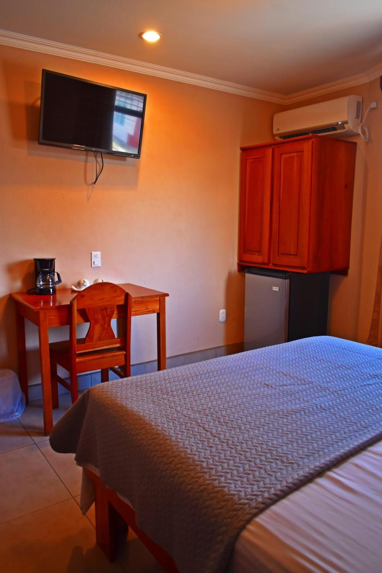 Hotel Cabinas Midey Puntarenas Exterior photo